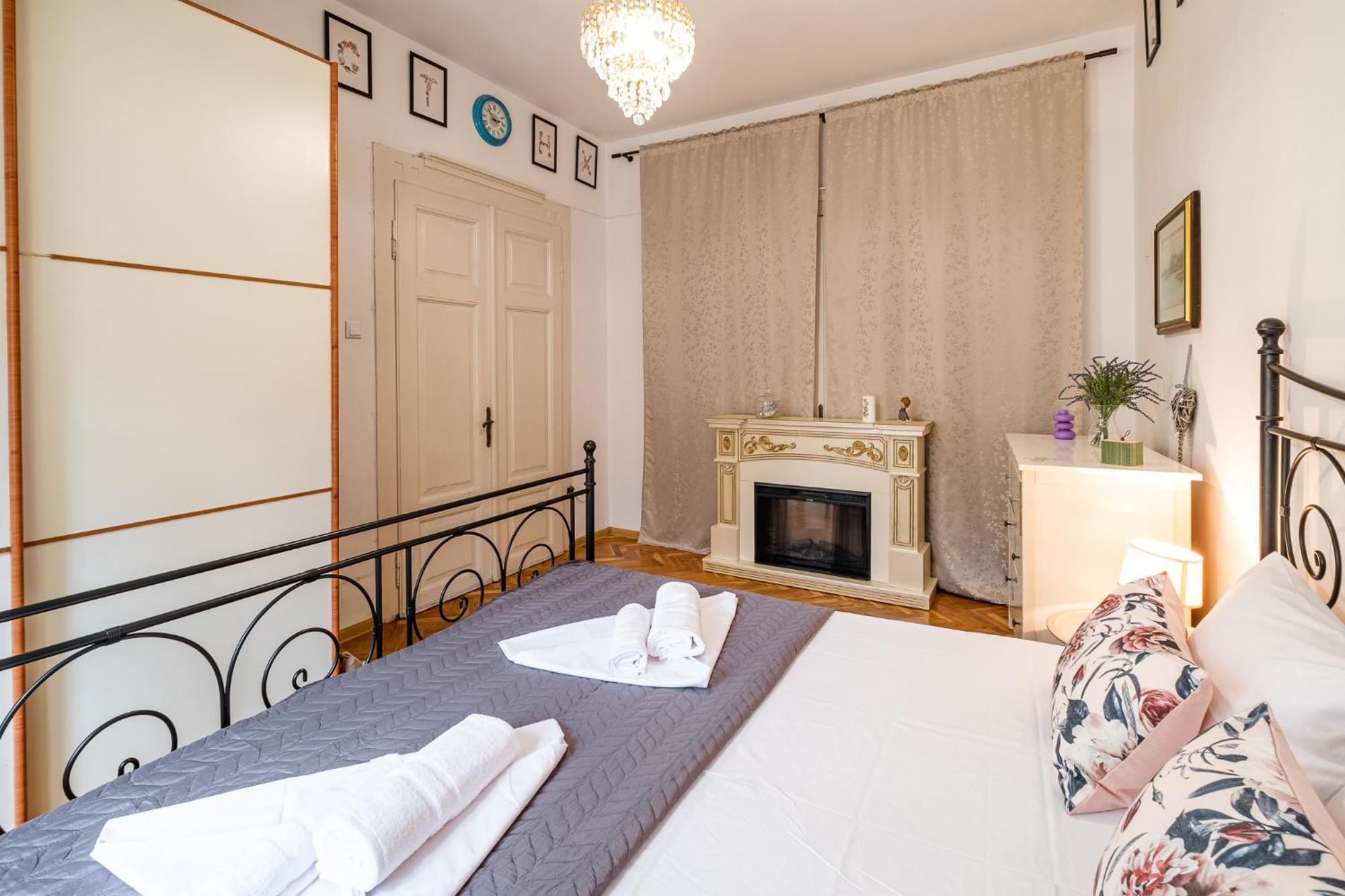 Aristocratic 2Bdrm Central Apartment Varna ภายนอก รูปภาพ